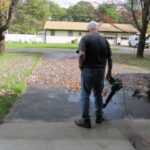 leaf-blower-8-Leonora-Enking